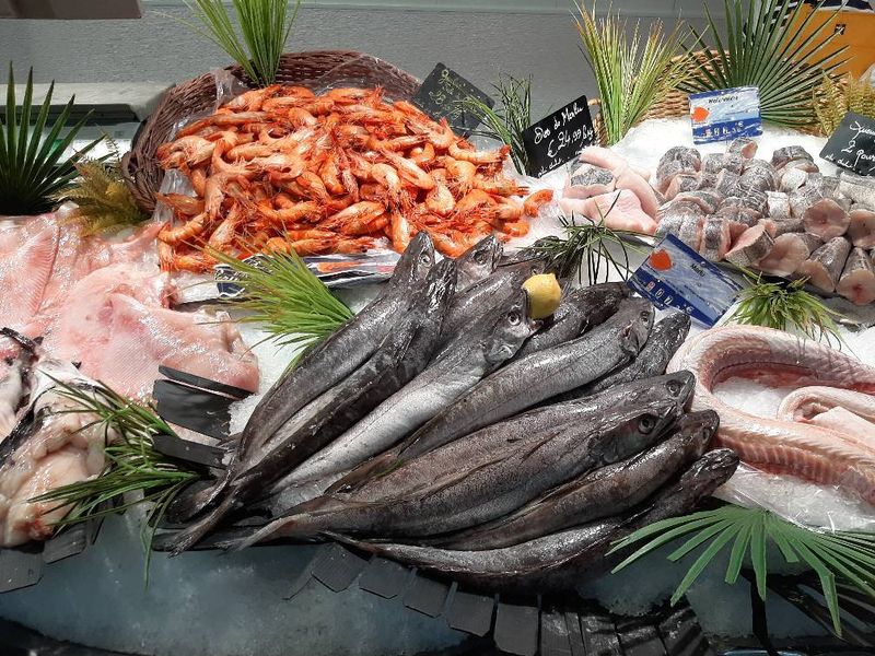 Venez acheter du MERLU ENTIER chez poissonnerie-traiteur Marée Bleue à Yvrac et Mérignac !
