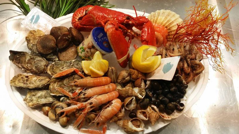 La poissonnerie Marée Bleue Yvrac et Mérignac en Gironde vous proposent à la vente de délicieux plateaux de fruits de mer frais