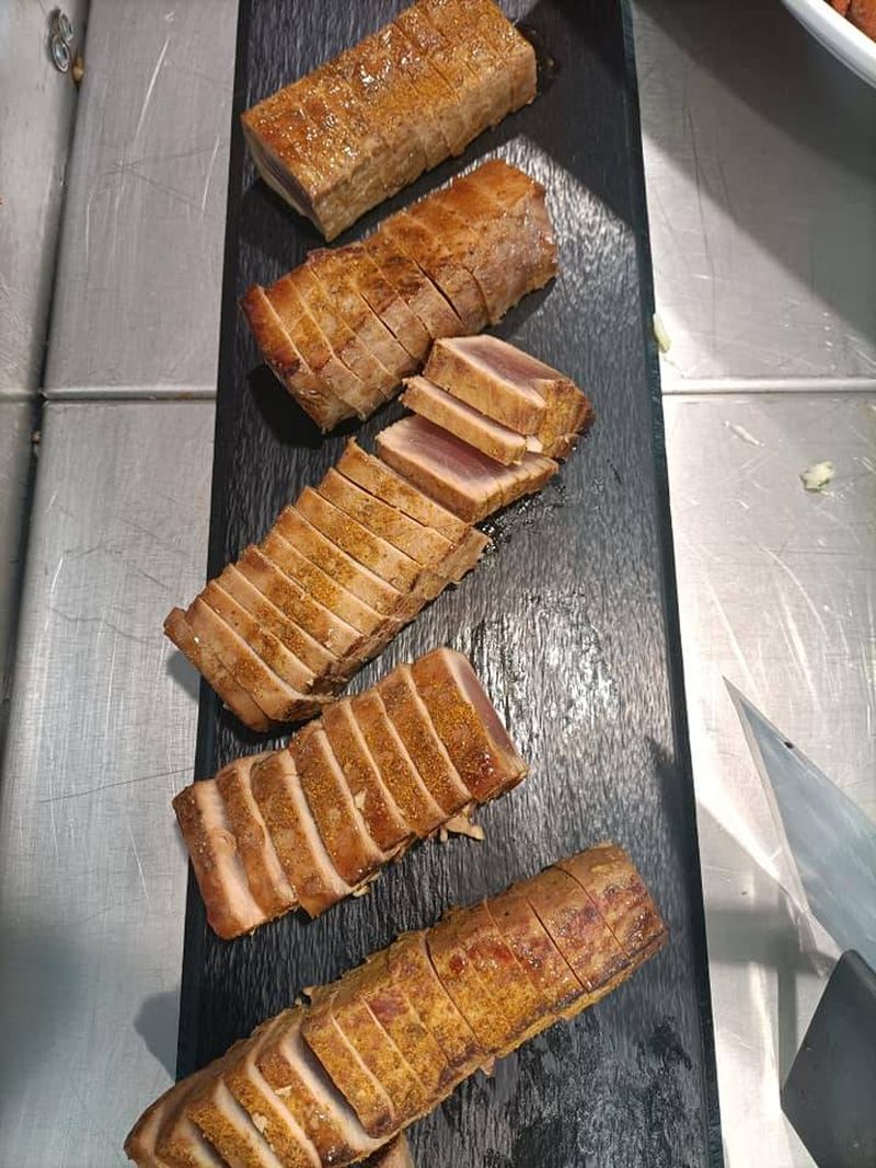 Vente de tatakis au thon et au saumon chez traiteur Marée Bleue à Bordeaux