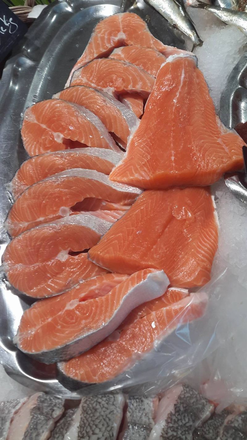 Filet de saumon sauvage à la poissonnerie Marée Bleue yvrac et Mérignac en région bordelaise