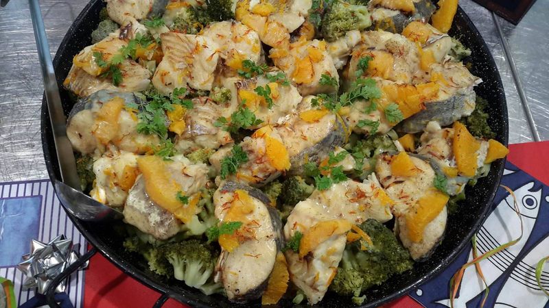 Reservation de plats traiteur merlu au four brocolis et sauce à l'orange chez Marée Bleue Yvrac poissonnerie-traiteur