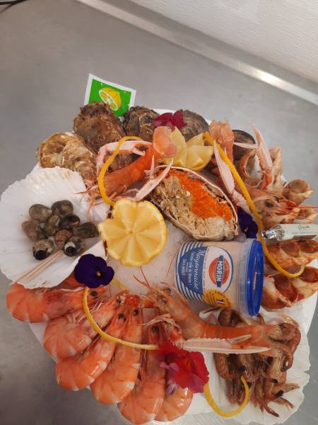 commande Plateau de fruits de mer extra avec homards chez Marée Bleue
