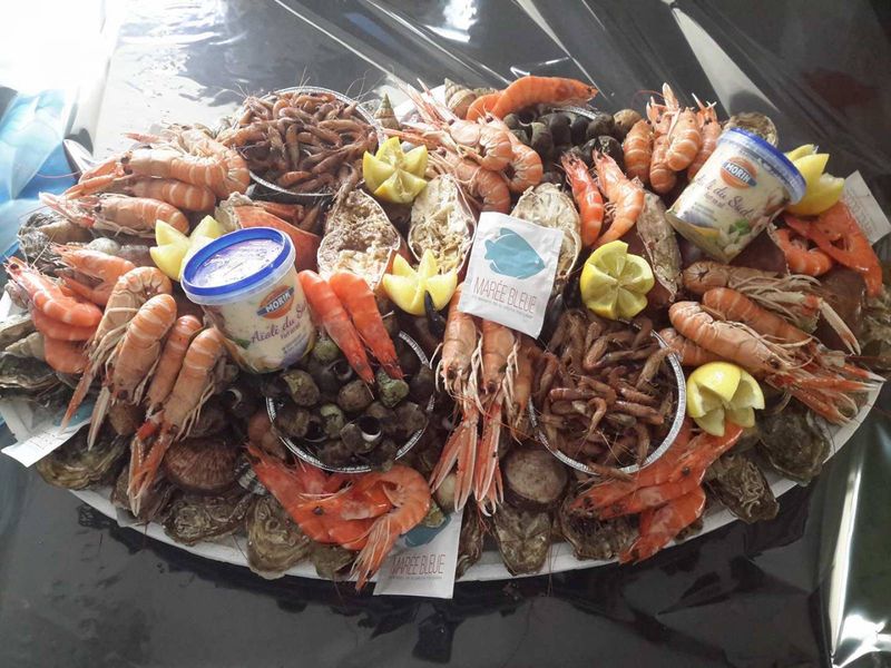 Plateau de fruits de mer pour la fête des mères copieux avec homards chez Marée Bleue poissonnerie à Yvrac et Mérignac !