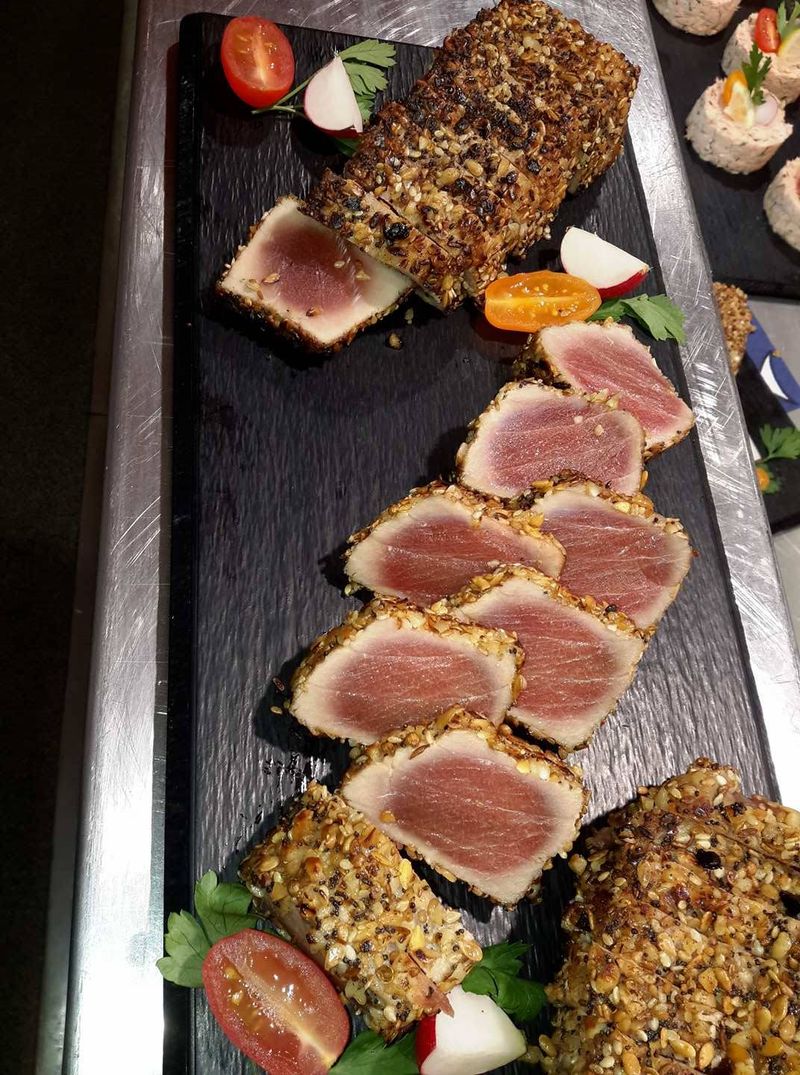 Réservation de tatakis au thon nouvelle recette et au saumon chez traiteur Marée Bleue à Bordeaux