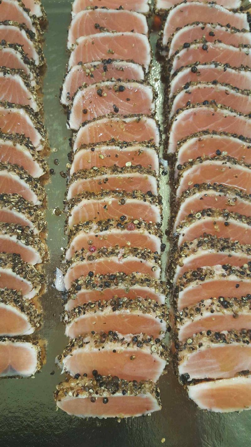 vente Tatakis de saumon nouvelle recette chez Marée Bleue poissonnerie-traiteur à Mérignac dans la halle de l'heure du marché en Gironde Passac, saint Médard en Jalles , Talence, gradignan