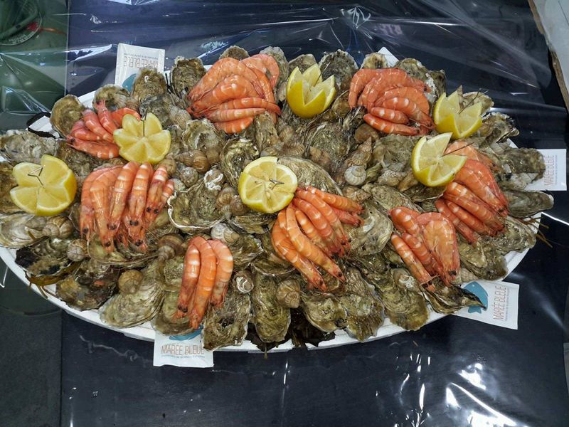 Commander un plateau d'huîtres ouvertes en grande quantité chez poissonnerie Marée Bleue Yvrac et Mérignac