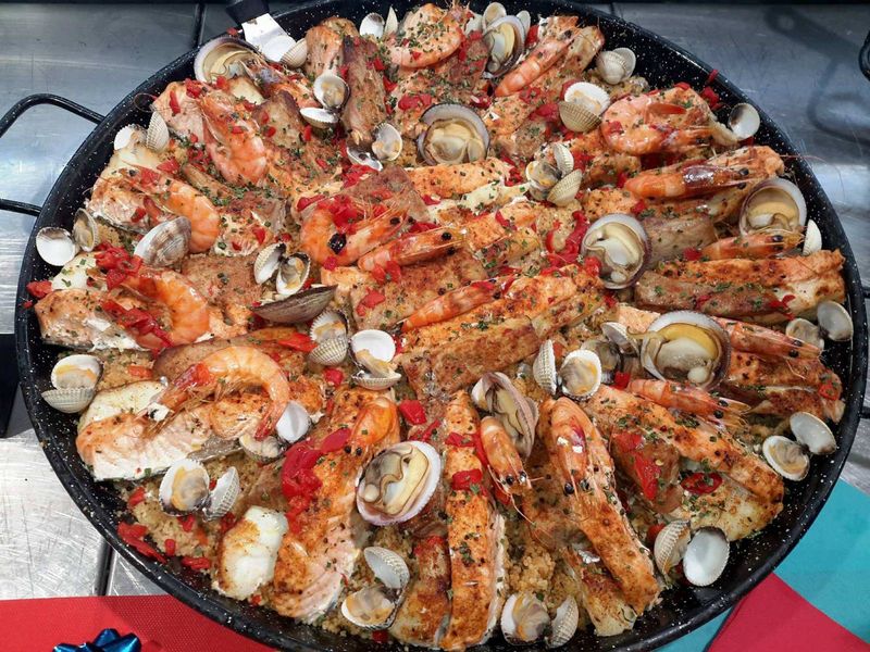 Couscous de la mer 7.5€/part avec trio de poisson, coquillages et crustacés chez Marée Bleue poissonnerie-traiteur à Yvrac près Bordeaux en Gironde