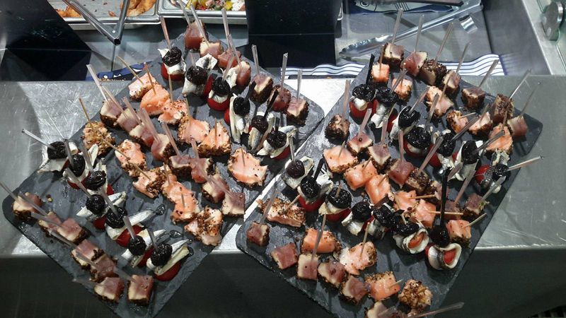 vente de Tatakis de thon frais et saumon maison pour plateau apéritif chez Marée Bleue poissonnier-traiteur à Yvrac et Mérignac en Gironde