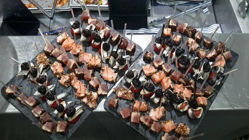 vente de saumon fumé et mariné maison à la poissonnerie-traiteur Marée Bleue à Yvrac et Mérignac dans la Halle de l'heure du marché près de Cultura