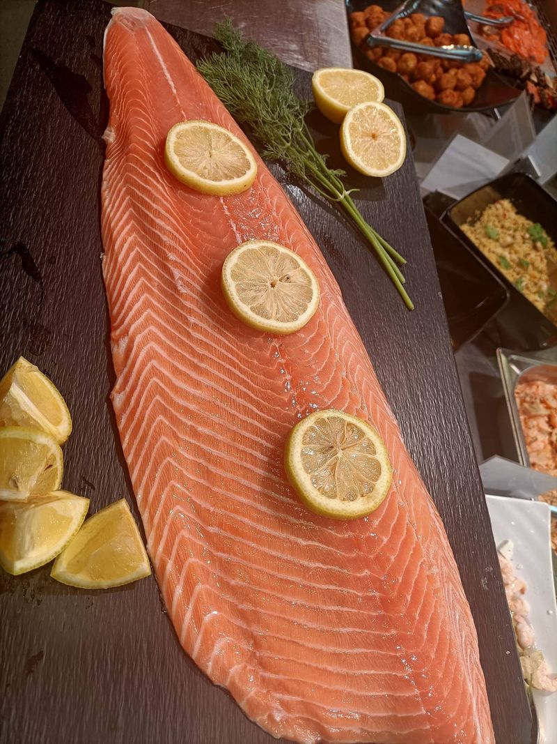 VENTE FILET DE SAUMON ENTIER  et pavé de saumon frais poissonnerie Marée Bleue Yvrac et Mérignac et Sainte-Eulalie