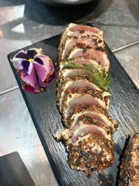 trouver des Tatakis de thon ou saumon chez poissonnerie-traiteur Marée Bleue à Yvrac et Mérignac !