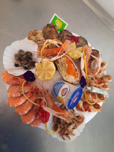 offre Plateau de fruits de mer avec crabe langoustines huîtres et plusieurs autre bon produits Bordeaux