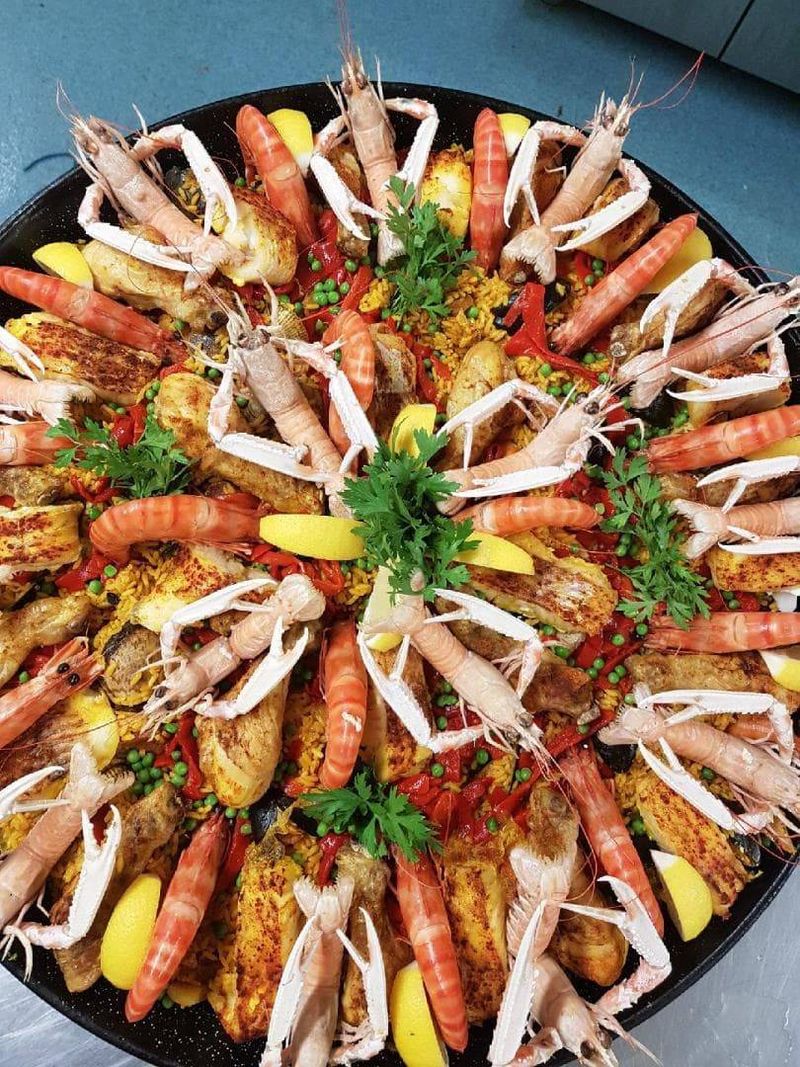 commander un paella royale 9.5€/part poisson et fruits de mer gambas et poulet traiteur Marée Bleue Mérignac