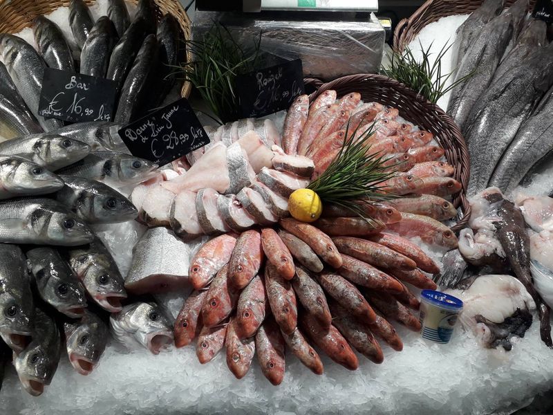 Où trouver du rouget extra en promo ? chez poissonnerie-traiteur Marée Bleue à Yvrac, Mérignac et Sainte-Eulalie !