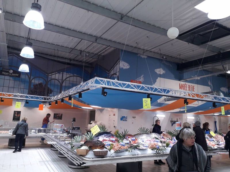 Ouverture poissonnerie-traiteur Marée Bleue Sainte-Eulalie dans la Halle de l'Heure du marché