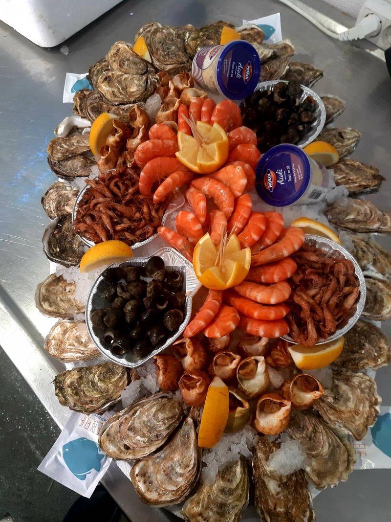 Plateau de fruits de mer Royal avec langouste poissonnier-traiteur Marée Bleue Yvrac et Mérignac en Gironde