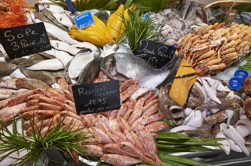 Où commander du poisson frais à Bordeaux en Gironde ? Grandes poissonneries Marée Bleue à Yvrac et Mérignac dans la Halle de l'heure du marché à côté de Cultura