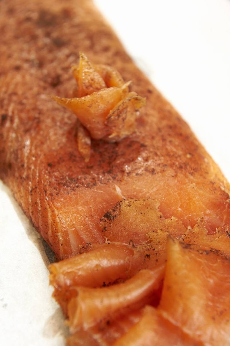 Vente de saumon fumé maison à la poissonnerie-traiteur Marée Bleue Yvrac et Mérignac