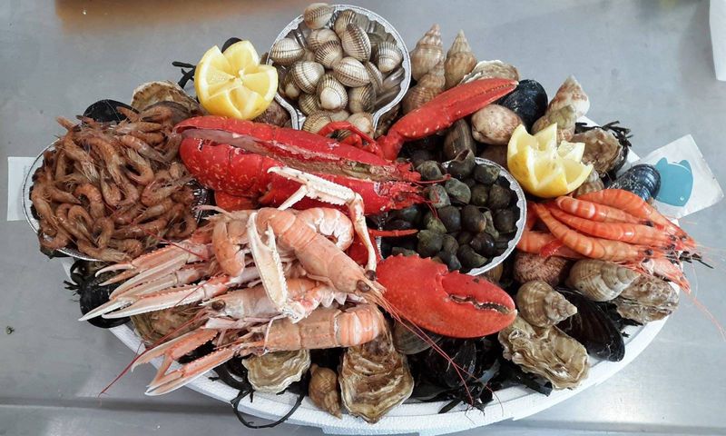 commandez un plateau de fruits de mer au homard chez Marée Bleue poissonnerie-traiteur à Bordeaux en Gironde