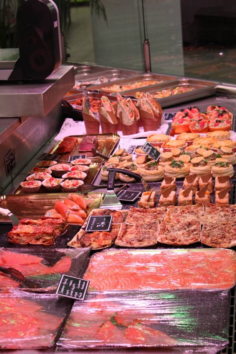Acheter du saumon fumé et mariné maison à la poissonnerie-traiteur Marée Bleue à Yvrac et Mérignac dans la Halle de l'heure du marché près de Cultura