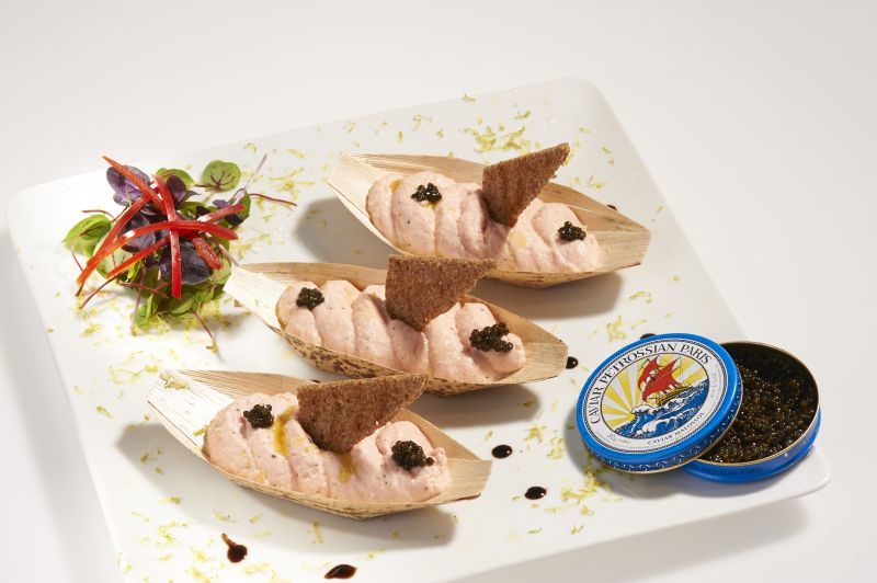 vente entrée traiteur mousse de saumon et caviar Marée Bleue traiteur à Yvrac rive droite bordeaux